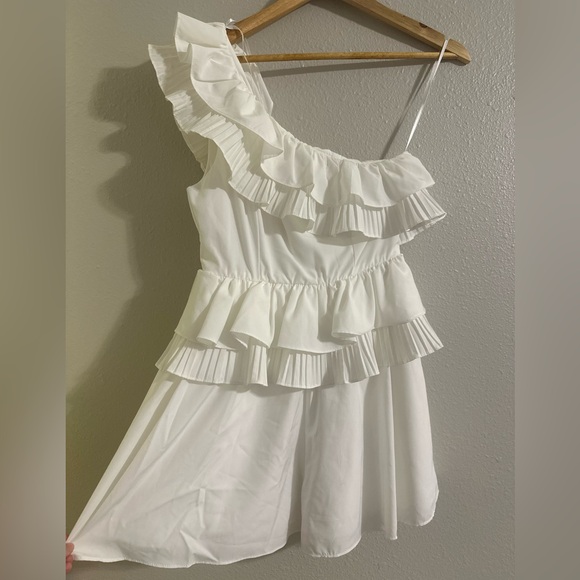 DO+BE White One-Shoulder Ruffle Romper - Picture 4 of 13